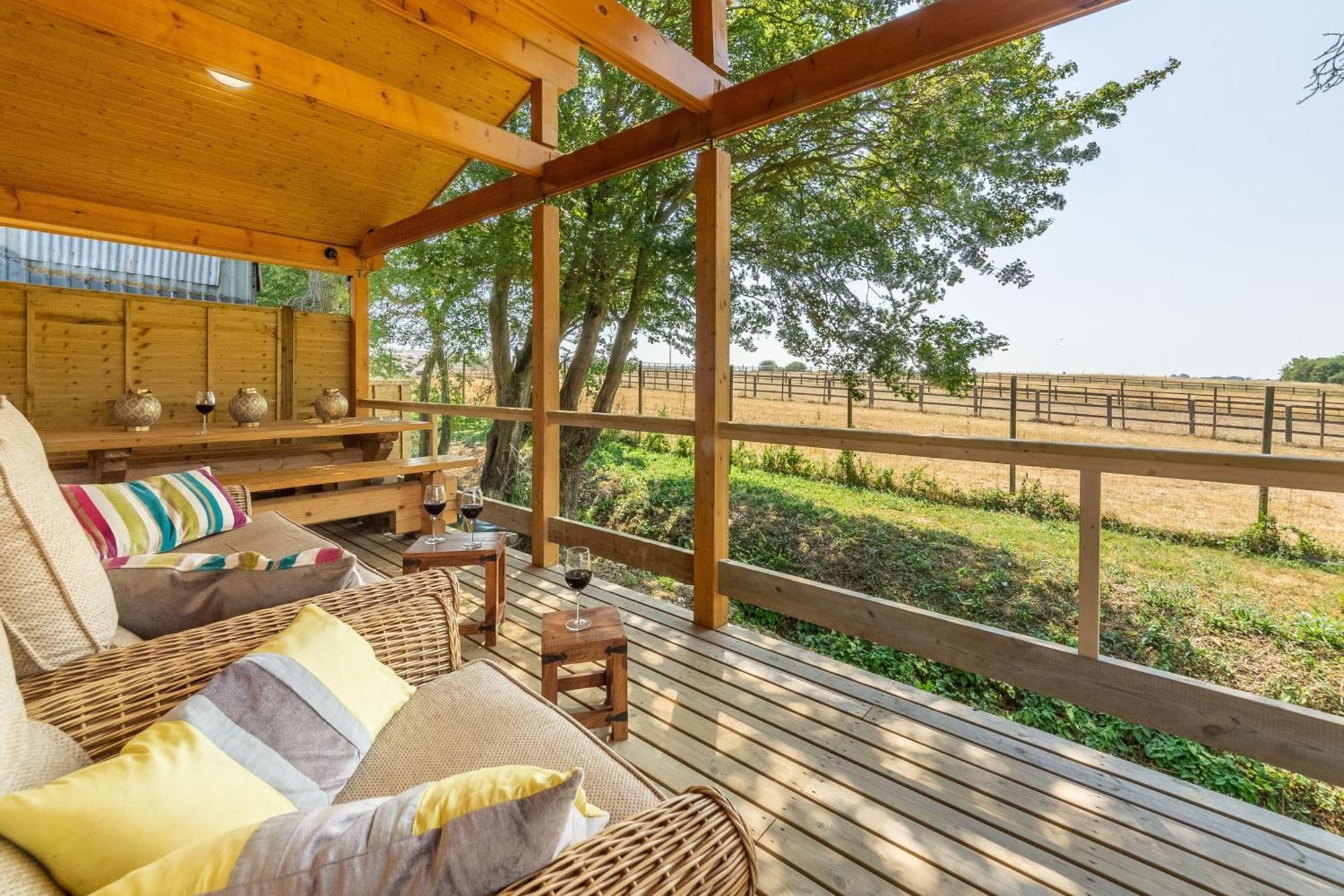 The Lodge Стоумаркет Екстериор снимка